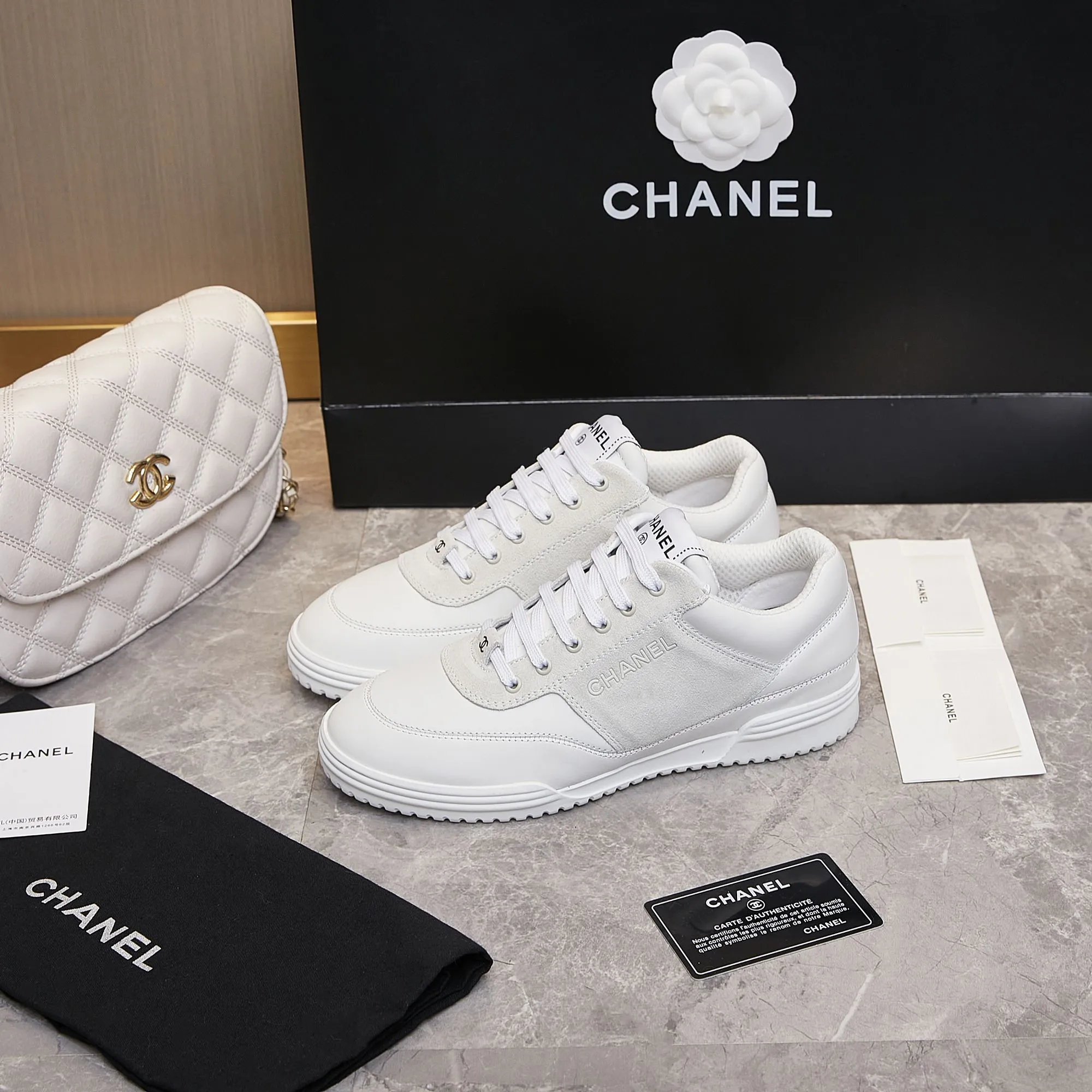 👟👟Ex-factory price 500👟👟 Chanel Chanel - 2023 counter top casual sports shoes This classic design; the upper is electro-embroidered with a variety of craftsmanship; the outsole is fashionable and sporty; it is extraordinary and incorporates a variety of color matching elements... The diversified mix and match is very beautiful and versatile, casual, fashionable, sports and outdoor can be taken into account... ꫛꫀꪝ Go➫ Material: ❶Upper is made of: Original imported cowhide ❷The inner lining is made of: original imported breathable mesh ❸Outsole is based on: original TPU combination outsole Special counter boutique packaging complete set for women 35–41